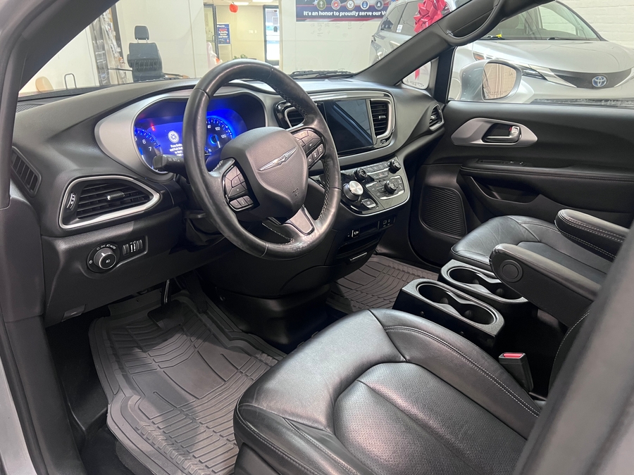 Used 2020 Chrysler Pacifica Touring L - BraunAbility Side Entry In Floor Automatic Ramp