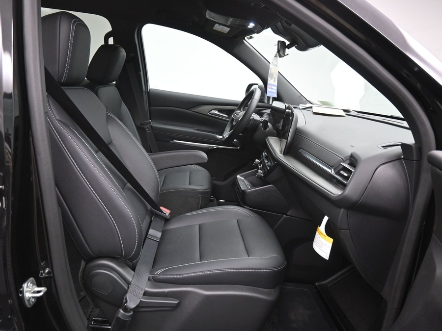 New 2025 Chevrolet Traverse 1LT Midnight - BraunAbility Side Entry Entry In Floor Automatic Ramp