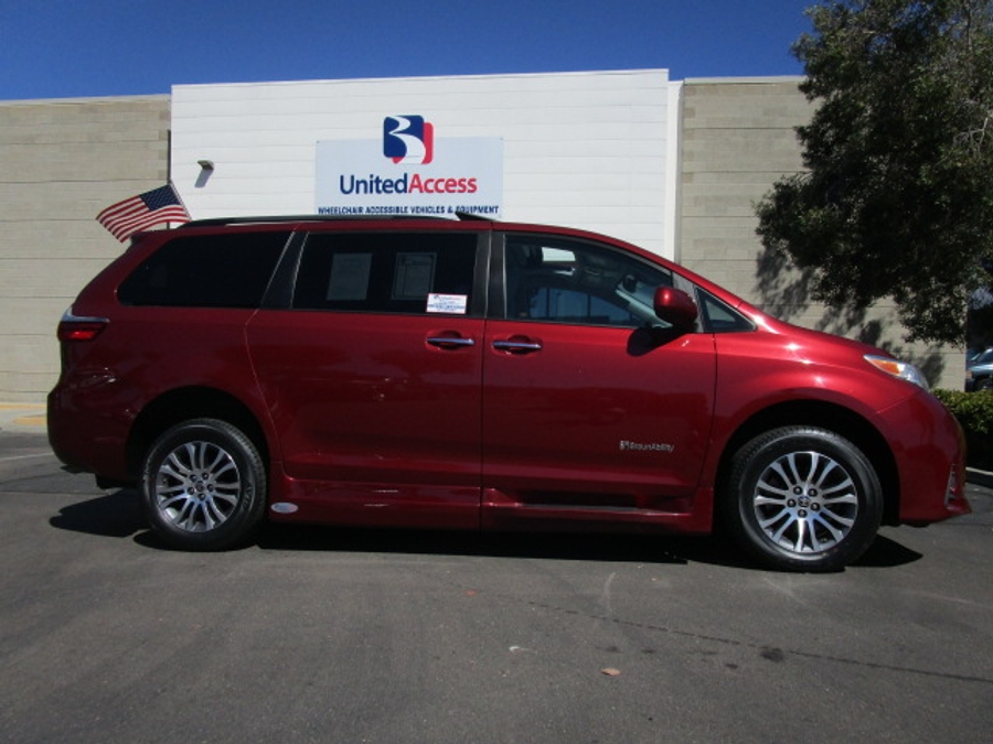 Used 2020 Toyota Sienna XLE - BraunAbility Side Entry Entry In Floor Automatic Ramp