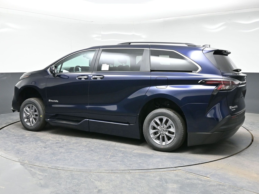 New 2026 Toyota Sienna XLE Add - BraunAbility Side Entry Entry Fold Out Automatic Ramp