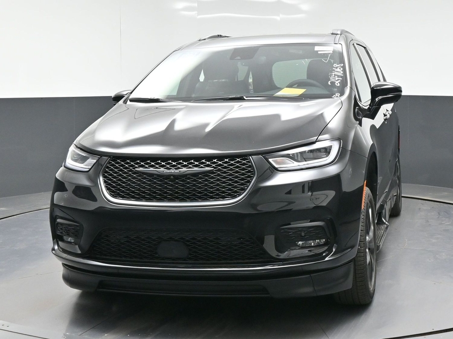 Black Chrysler Pacifica image number 1