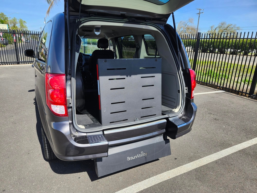 Used 2015 Dodge Grand Caravan SXT FRONT PASS TRANSFER SEAT - BraunAbility Rear Entry Entry Fold Out Automatic Ramp