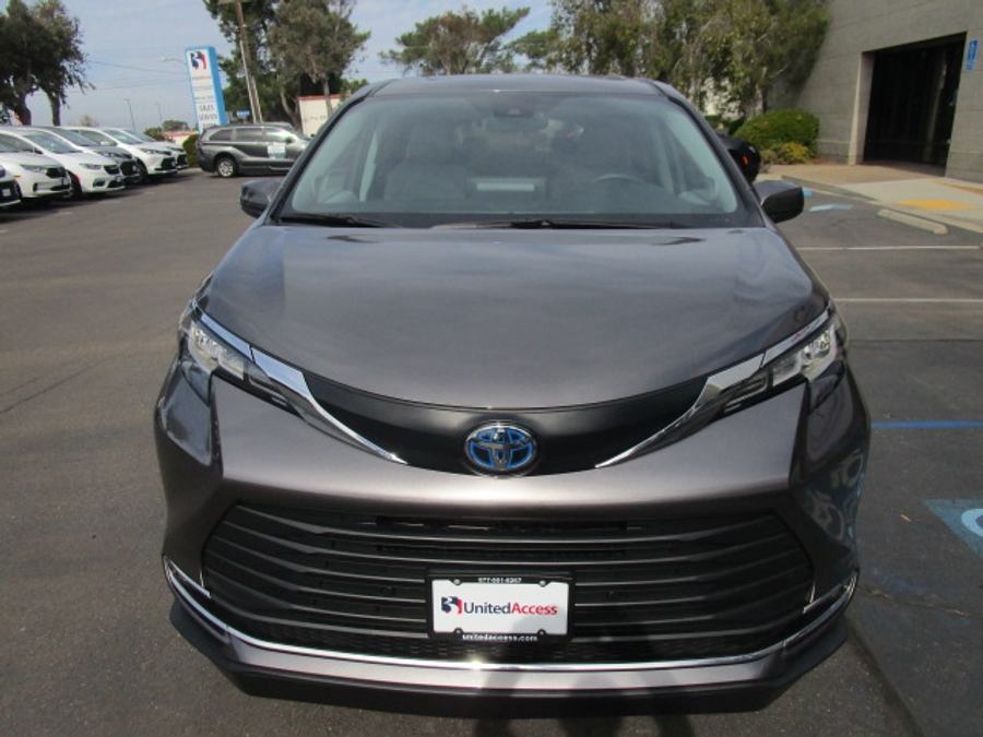Used 2023 Toyota Sienna Hybrid XLE Base - BraunAbility Side Entry Entry In Floor Automatic Ramp