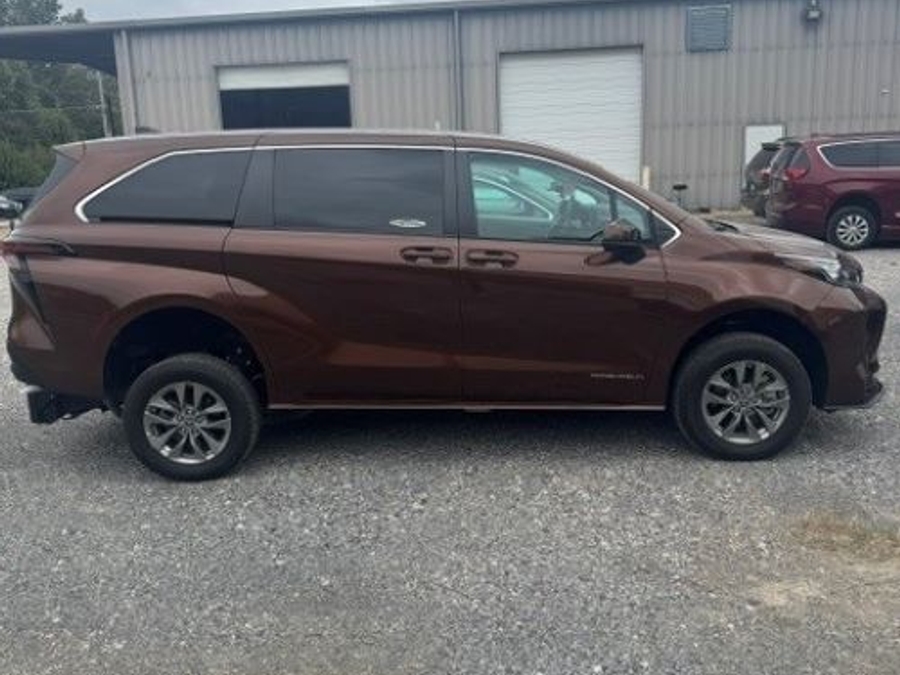Used 2024 Toyota Sienna Hybrid LE - VMI Rear Entry Fold Out Manual Ramp