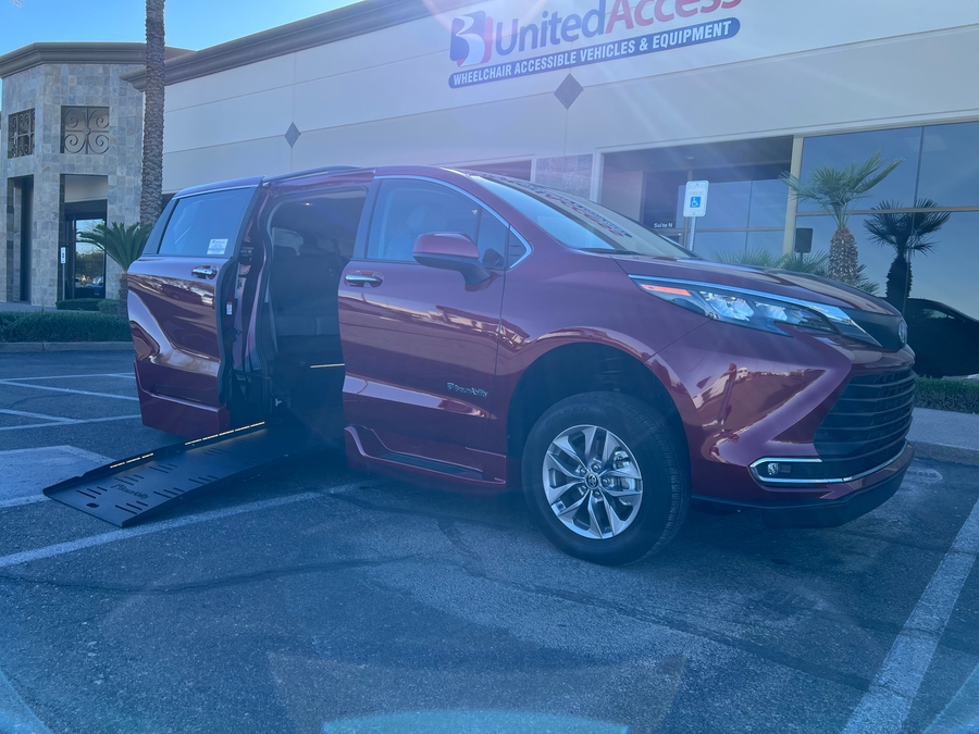 Used 2024 Toyota Sienna Hybrid XLE - BraunAbility Side Entry Entry Fold Out Automatic Ramp