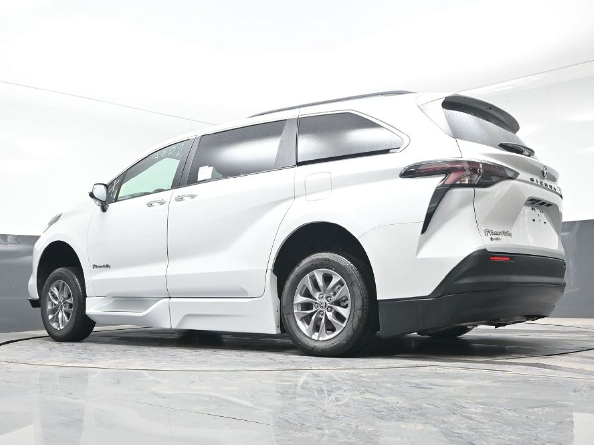 2025 TOYOTA SIENNA - Image 26