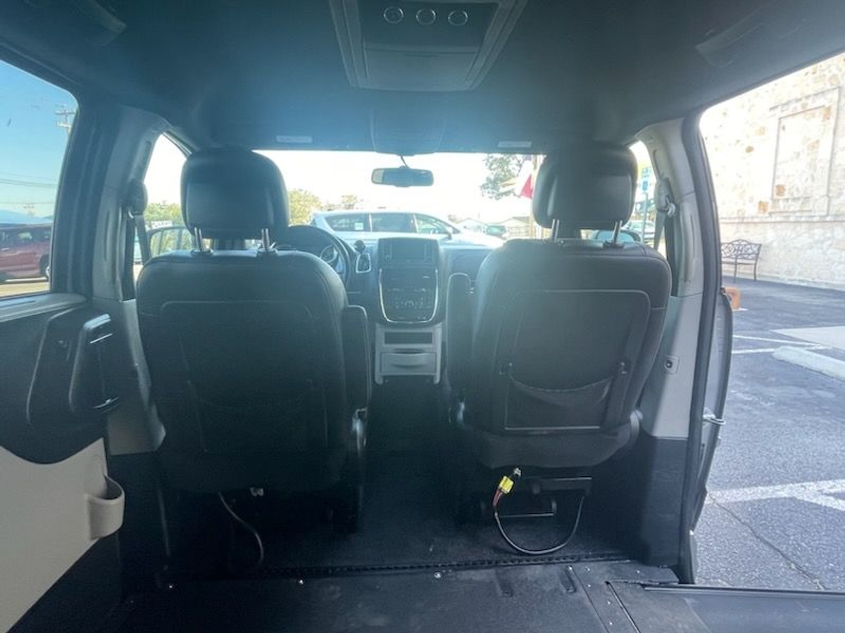 2017 DODGE GRAND CARAVAN - Image 5