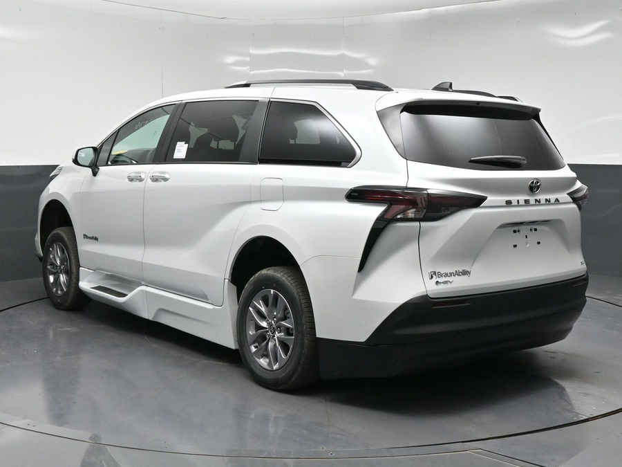 New 2026 Toyota Sienna Hybrid XLE Add - BraunAbility Side Entry In Floor Automatic Ramp