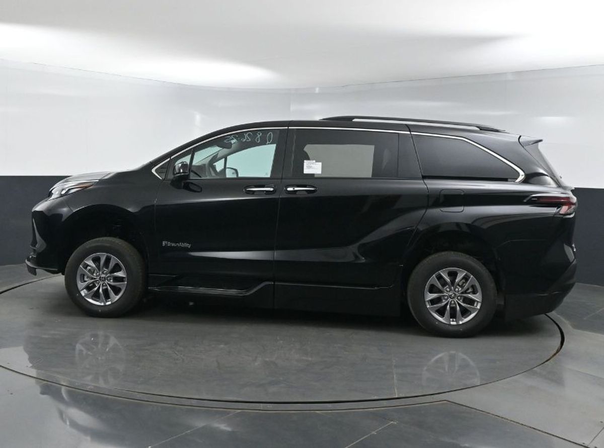 2025 TOYOTA SIENNA - Image 5