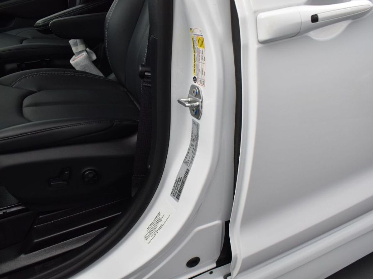 2025 CHRYSLER PACIFICA - Image 8