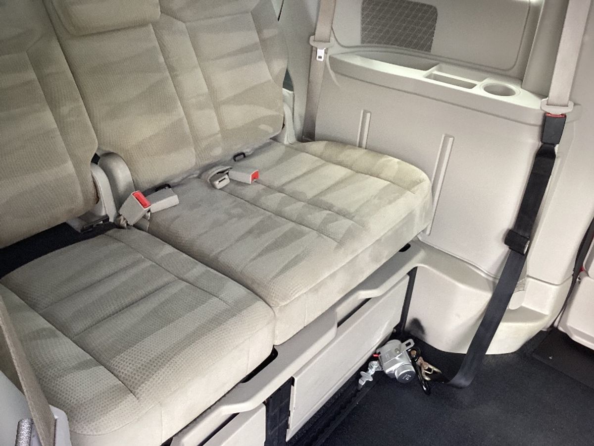 Red Dodge Grand Caravan image number 10