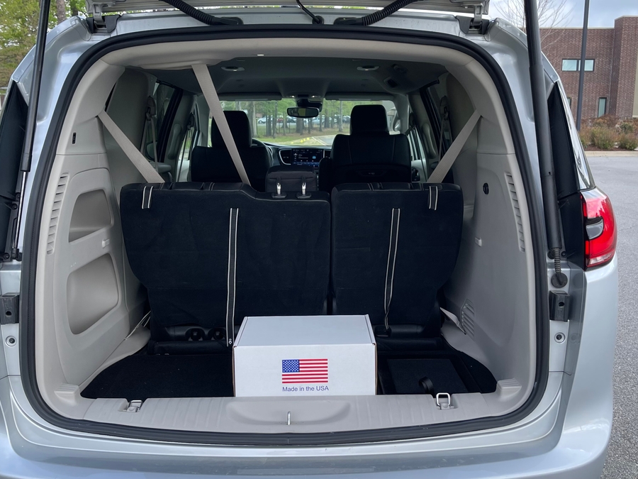 Silver Chrysler Pacifica image number 7