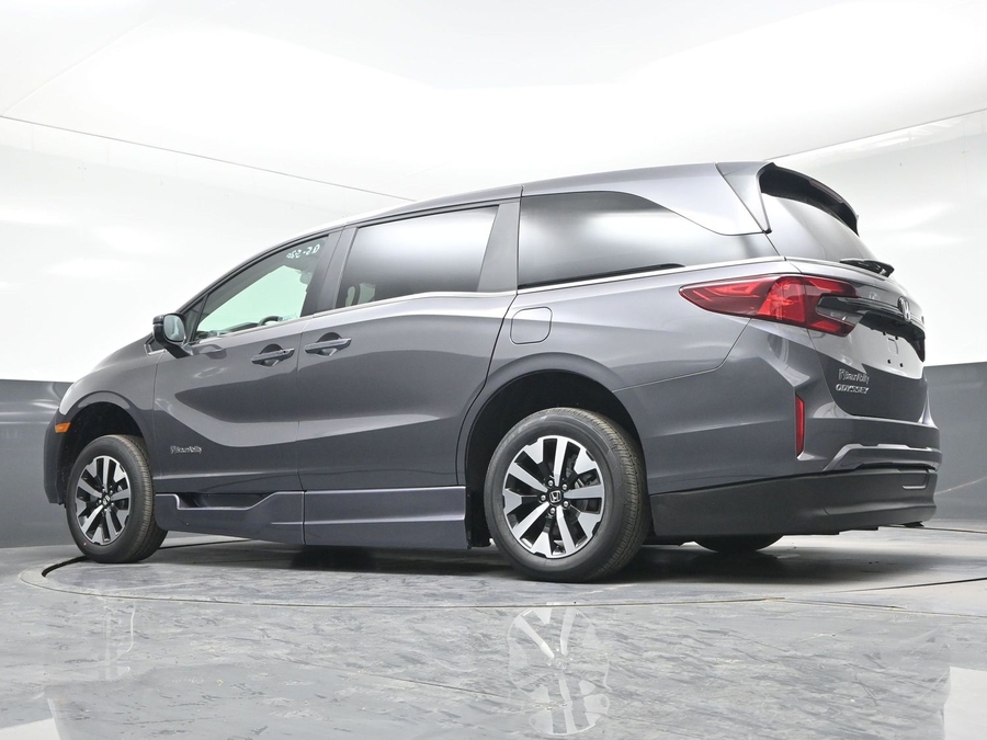 Grey Honda Odyssey image number 18