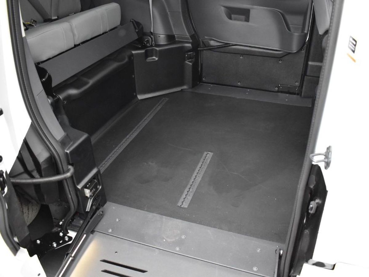 2023 Toyota Sienna XLE - Photo 3