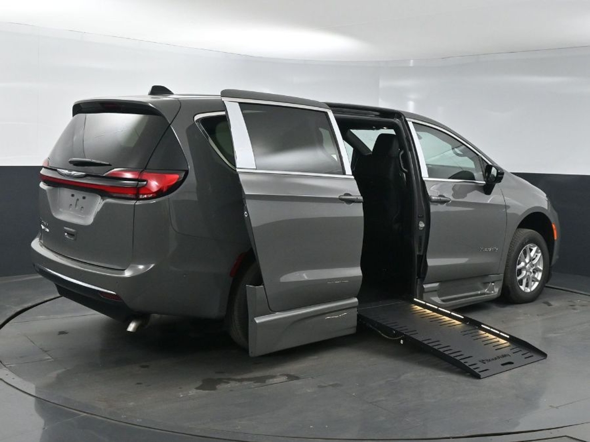 2025 CHRYSLER PACIFICA - Image 5
