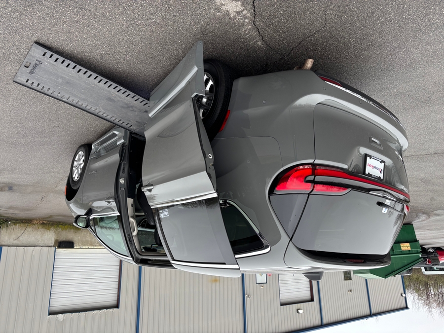 Used 2023 Chrysler Pacifica Touring L Safety - BraunAbility Side Entry Entry In Floor Automatic Ramp