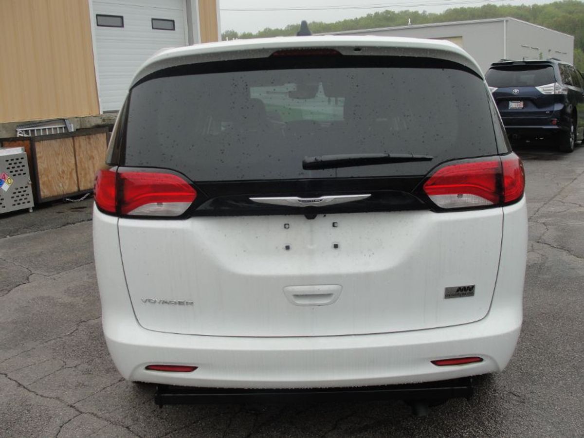 2024 CHRYSLER VOYAGER - Image 4