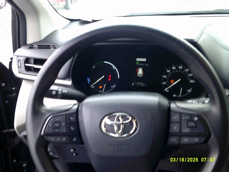 Black Toyota Sienna image number 9