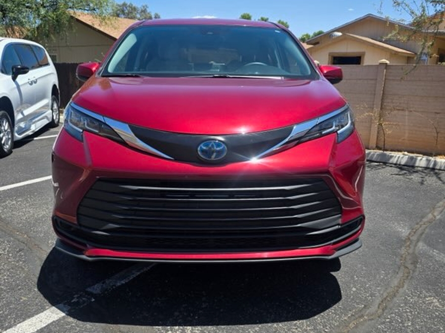 Used 2022 Toyota Sienna Hybrid LE - BraunAbility Side Entry Entry Fold Out Automatic Ramp