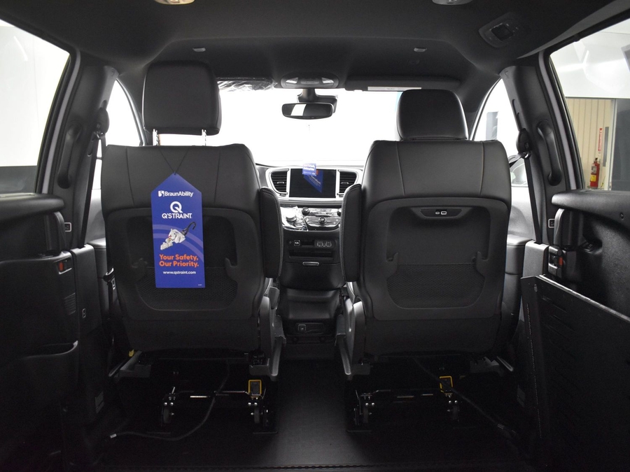 New 2025 Chrysler Pacifica Select Safety - BraunAbility Side Entry Entry Fold Out Automatic Ramp