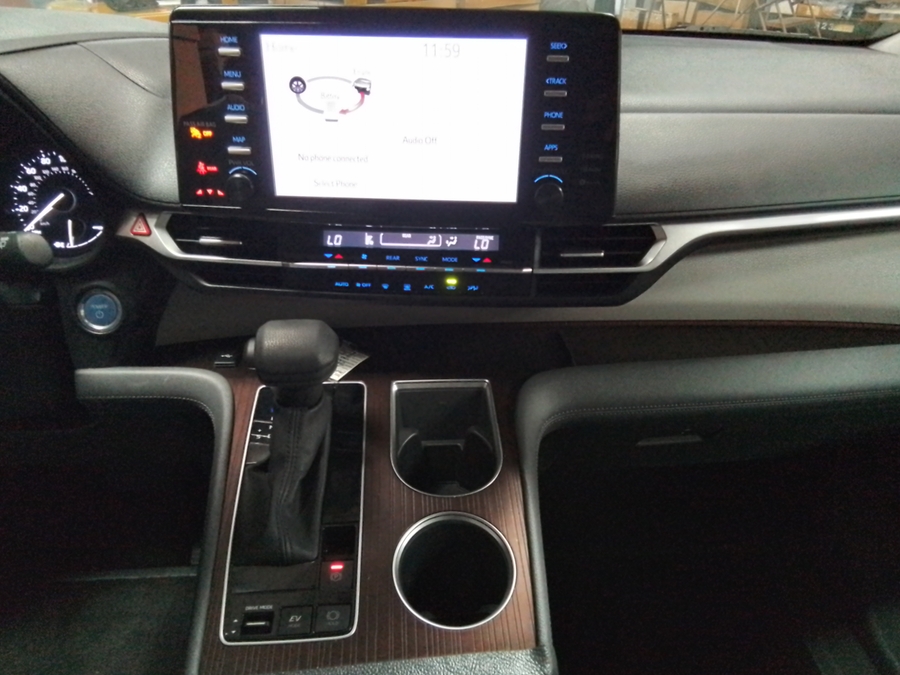 Grey Toyota Sienna image number 11
