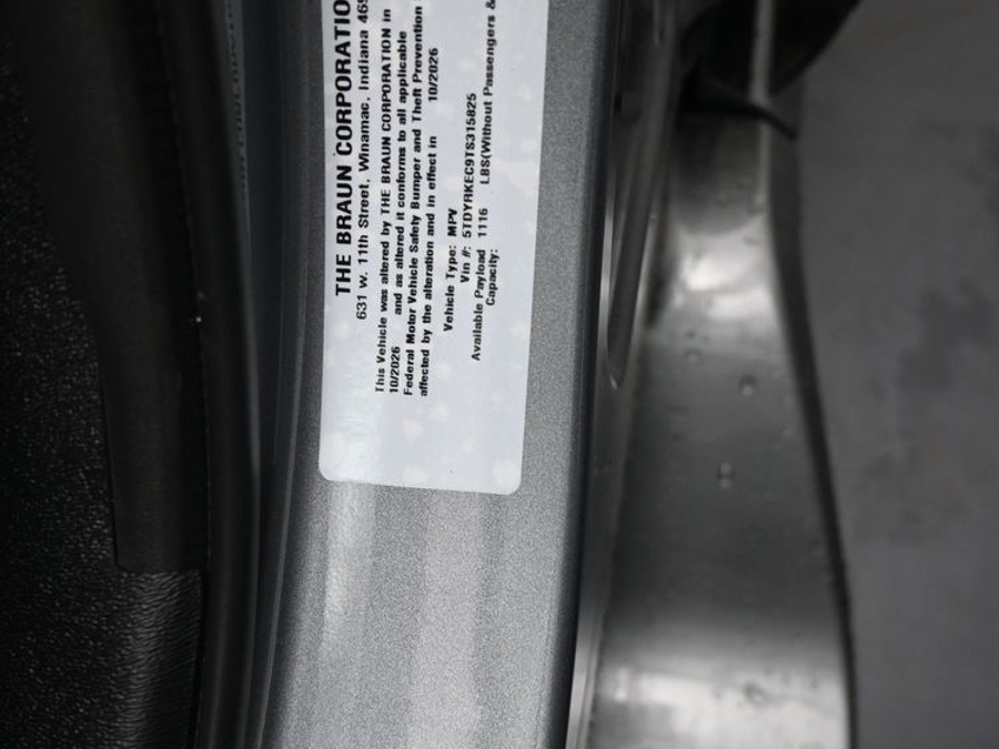 New 2026 Toyota Sienna Hybrid XLE Base - BraunAbility Side Entry Fold Out Automatic Ramp