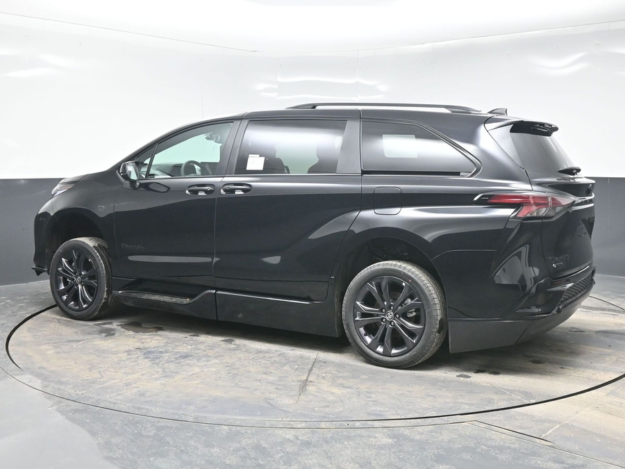New 2025 Toyota Sienna Hybrid XSE Sport - BraunAbility Side Entry Entry In Floor Automatic Ramp