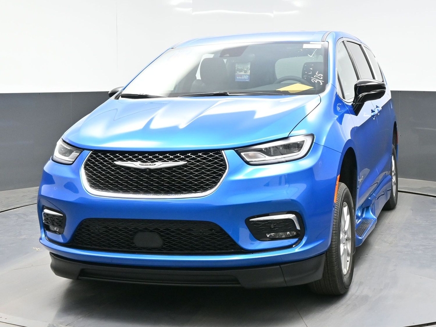 Blue Chrysler Pacifica image number 1