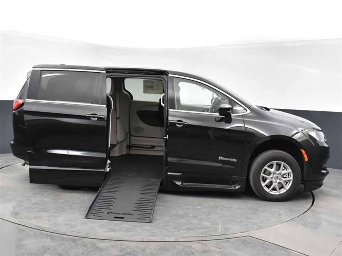 2023 CHRYSLER VOYAGER - Image 13