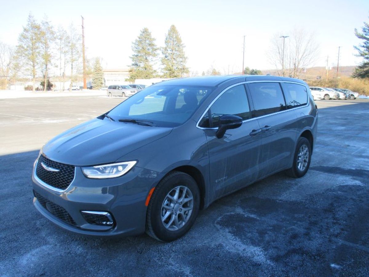 Grey Chrysler Pacifica image number 1