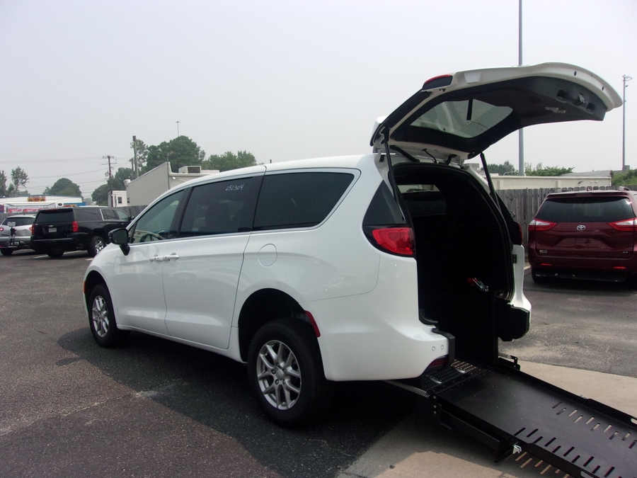 2026 Chrysler Voyager LX - Photo 11