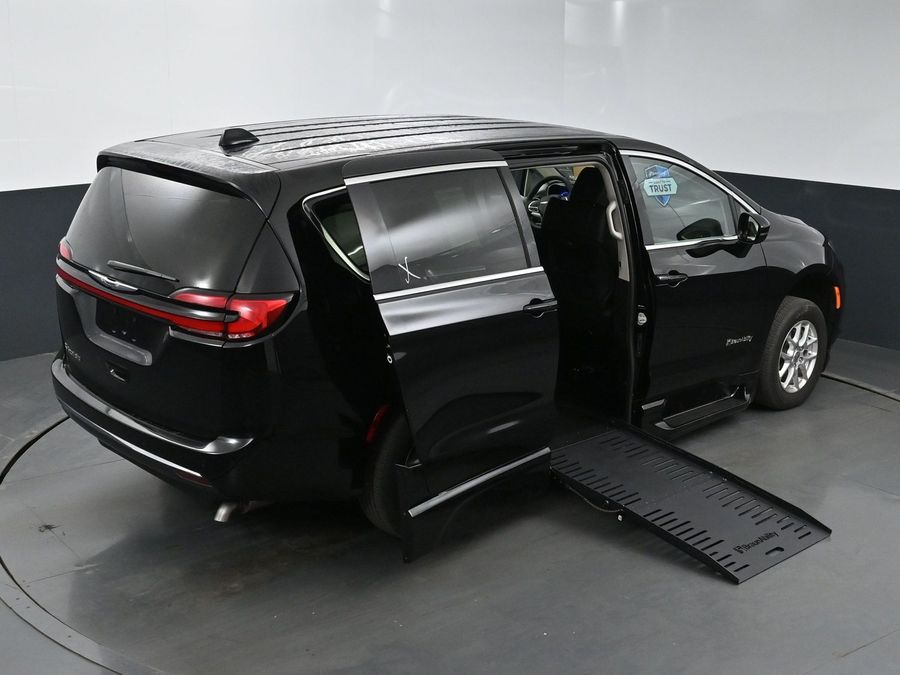 Used 2024 Chrysler Pacifica Touring L - BraunAbility Side Entry Entry Fold Out Automatic Ramp