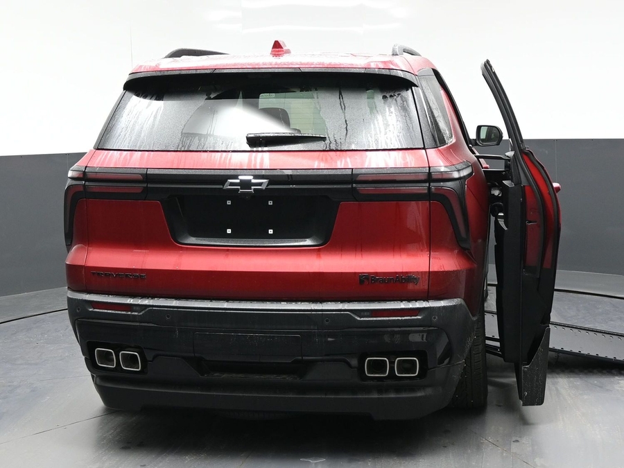 Red Chevrolet Traverse image number 3