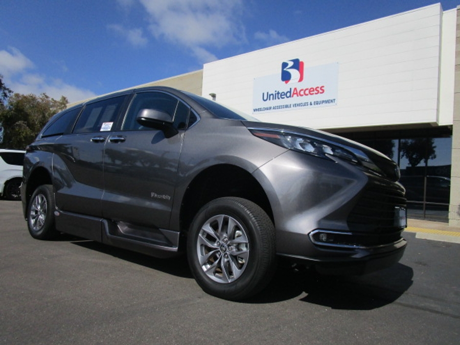 Used 2024 Toyota Sienna Hybrid XLE - BraunAbility Side Entry Entry In Floor Automatic Ramp