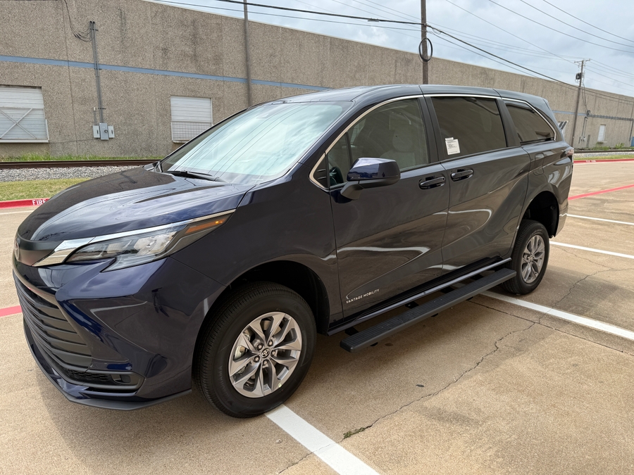 New 2026 Toyota Sienna Hybrid LE - Vantage Mobility Commercial Rear Entry Entry Fold Out Manual Ramp