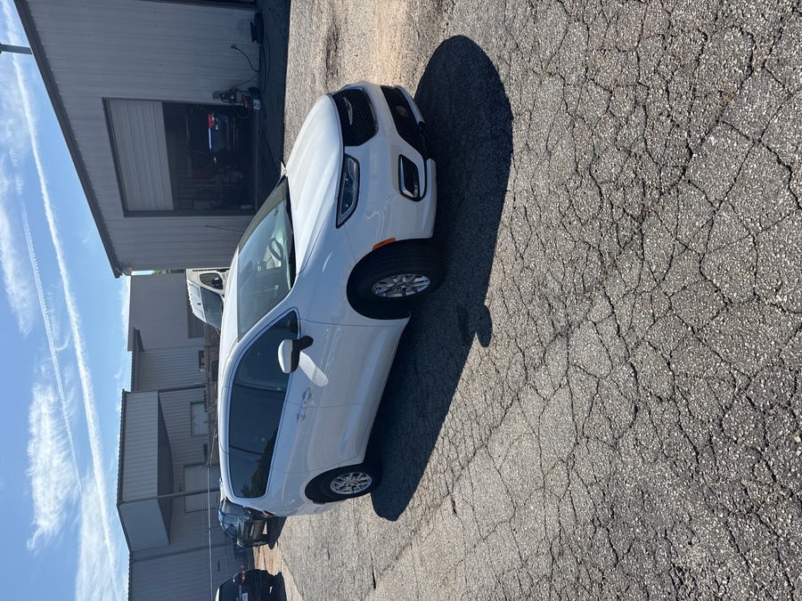 White Chrysler Pacifica image number 8