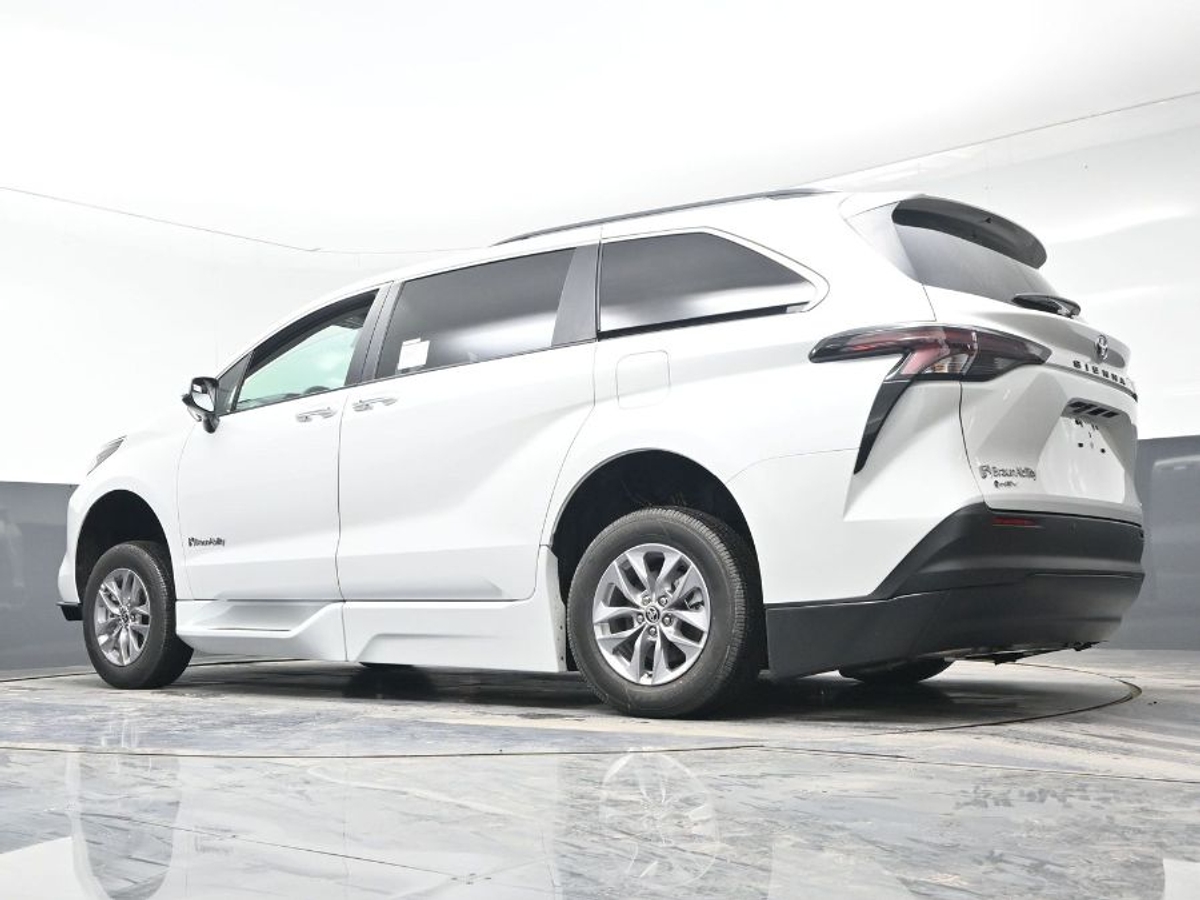 2025 TOYOTA SIENNA - Image 20