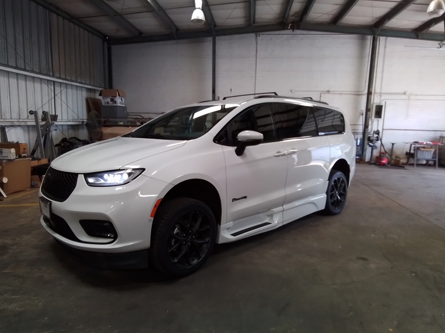 2023 Chrysler Pacifica Touring L - Photo 27