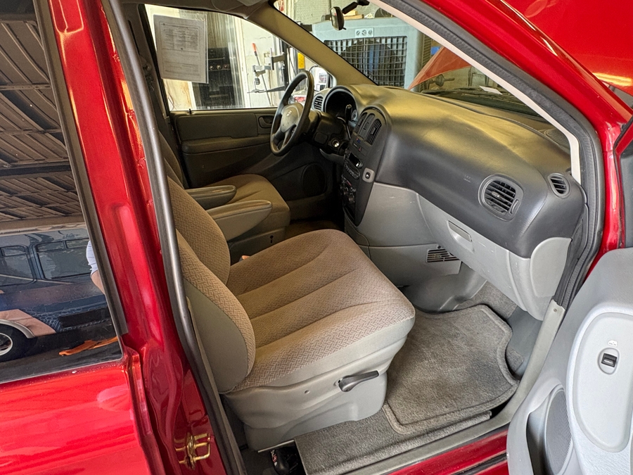  Dodge Grand Caravan with Side Entry Automatic Fold Out ramp