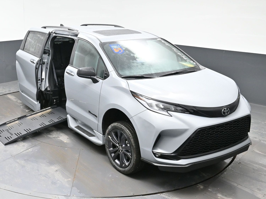 New 2026 Toyota Sienna Hybrid XSE Sport - BraunAbility Side Entry Entry Fold Out Automatic Ramp
