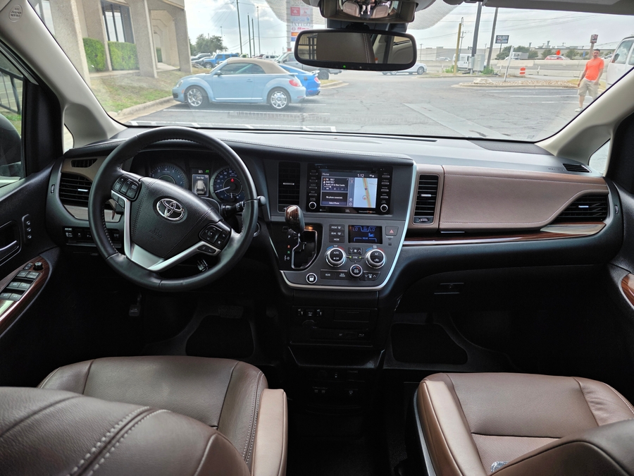 Used 2020 Toyota Sienna Limited - BraunAbility Side Entry Entry In Floor Automatic Ramp