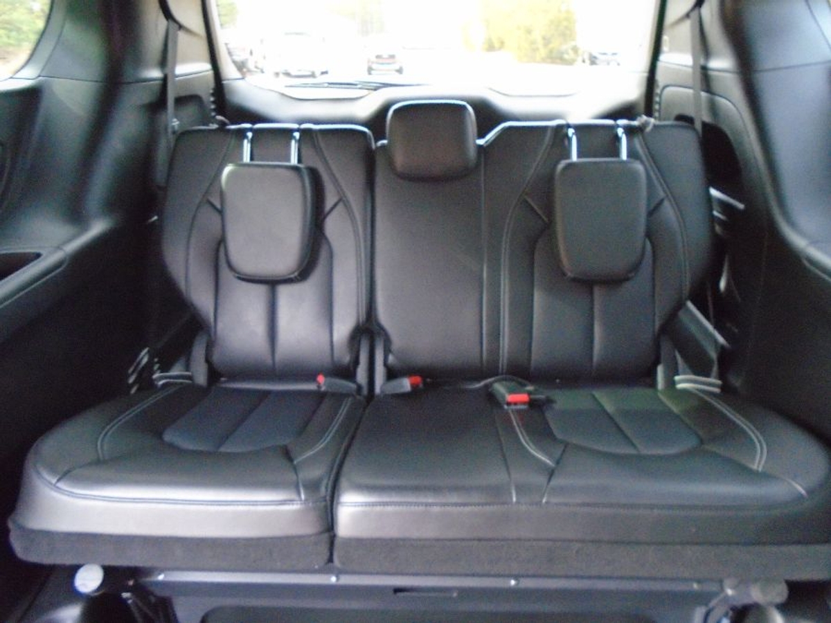 2023 CHRYSLER PACIFICA - Image 12