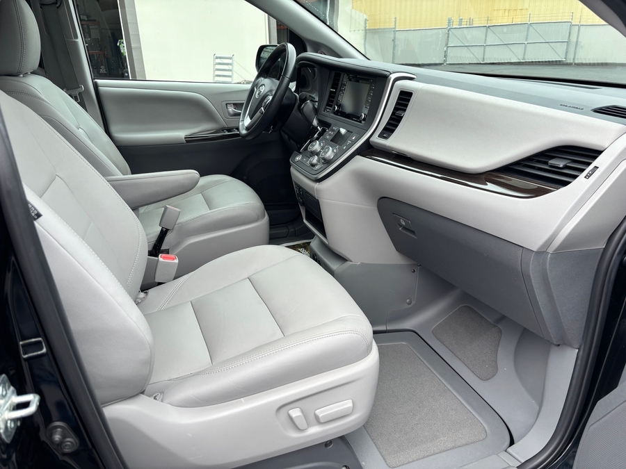 Used 2020 Toyota Sienna XLE Premium - BraunAbility Side Entry In Floor Automatic Ramp