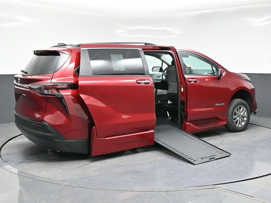 Red Toyota Sienna image number 6