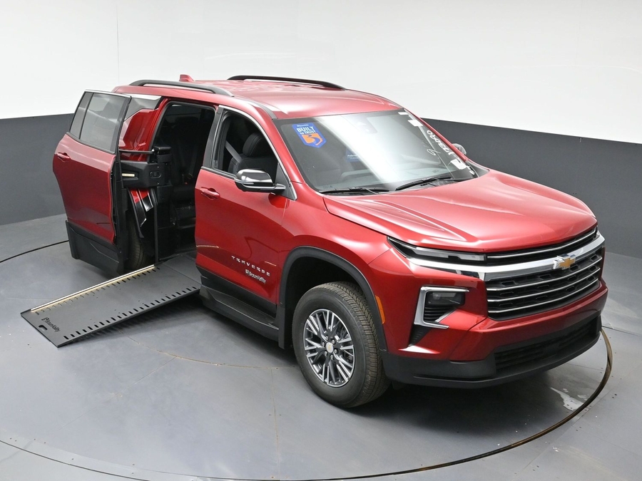 New 2026 Chevrolet Traverse 1LT - BraunAbility Side Entry In Floor Automatic Ramp