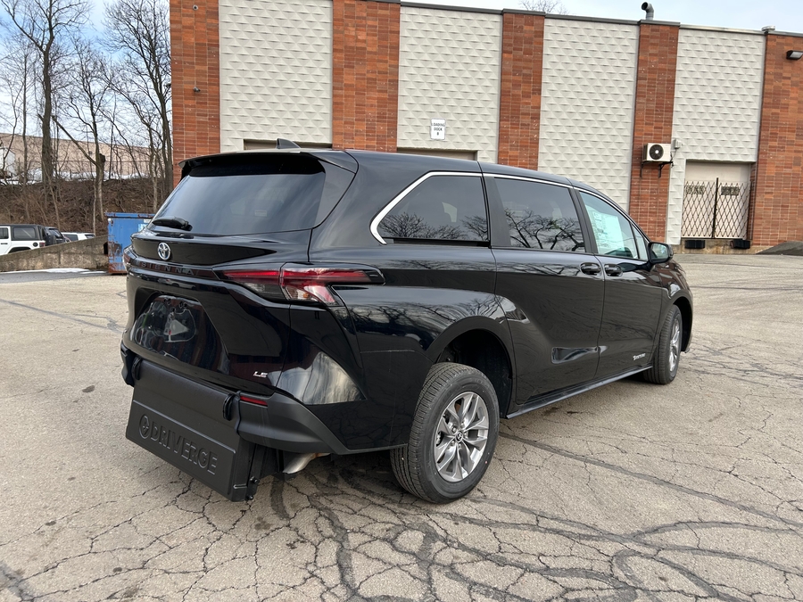2025 TOYOTA SIENNA - Image 6