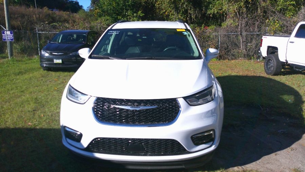 2022 CHRYSLER PACIFICA - Image 2