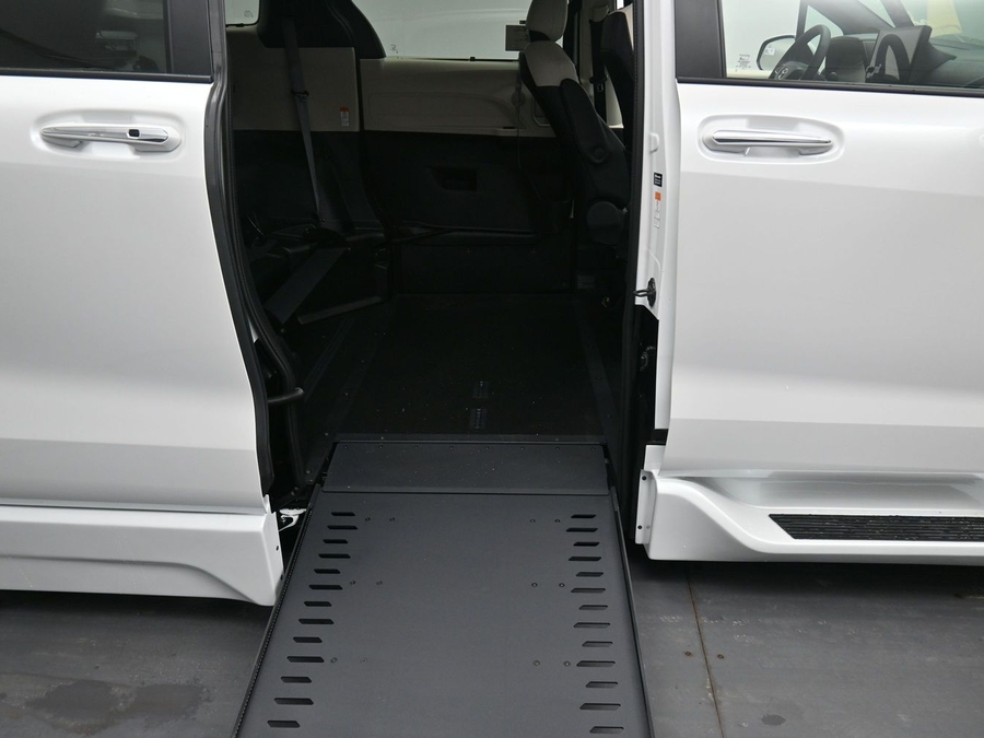 New 2026 Toyota Sienna Hybrid Limited - BraunAbility Side Entry In Floor Automatic Ramp