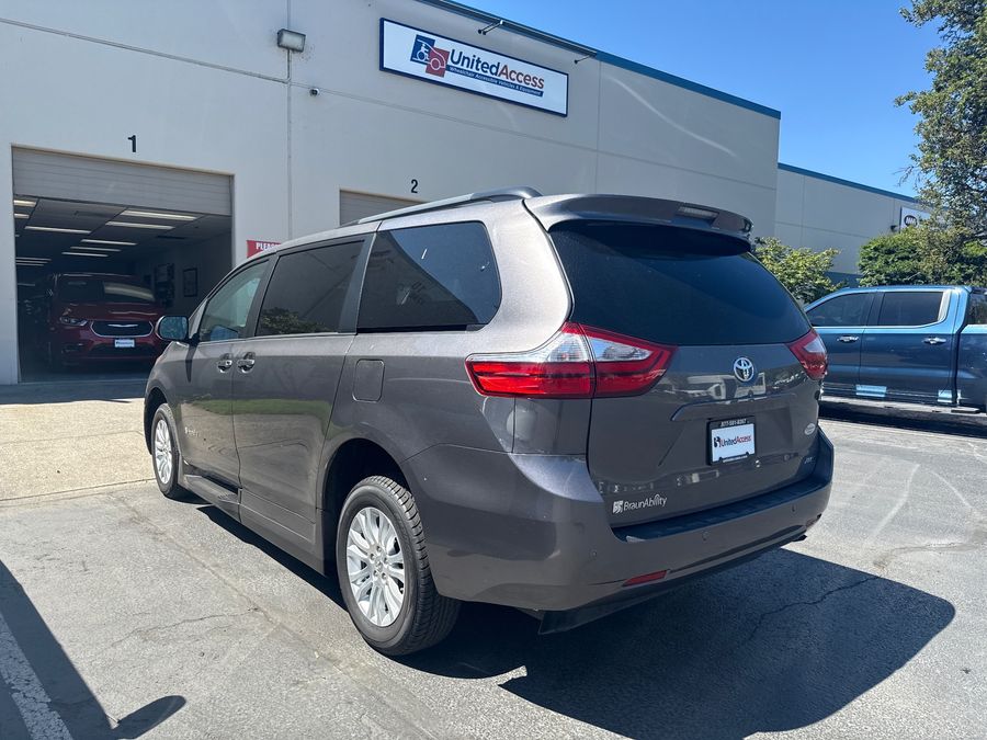 Used 2017 Toyota Sienna XLE Base - BraunAbility Side Entry Entry Fold Out Automatic Ramp