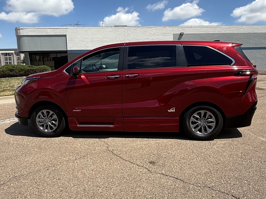 Red Toyota Sienna image number 6